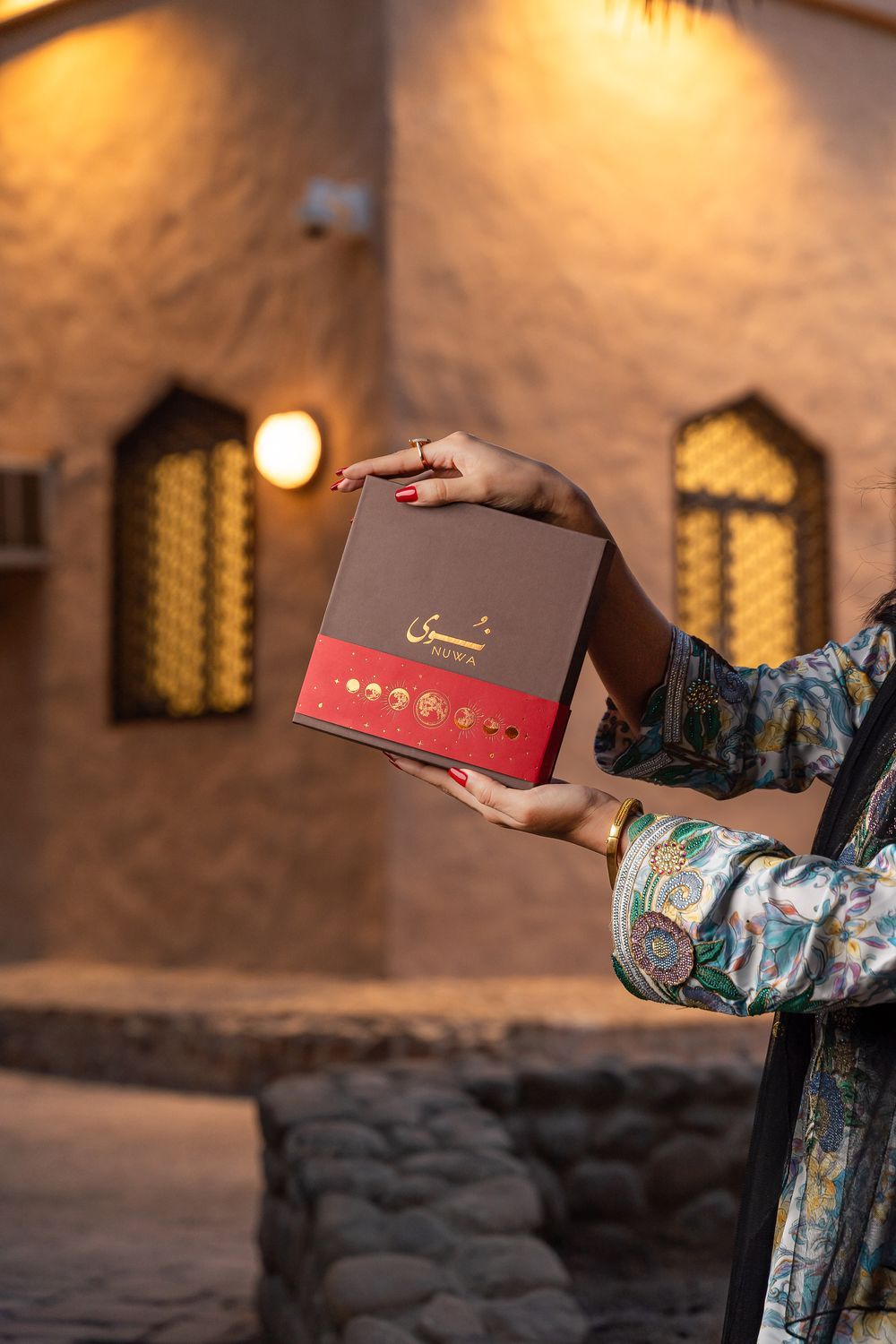 Nuwa: gift box at dusk